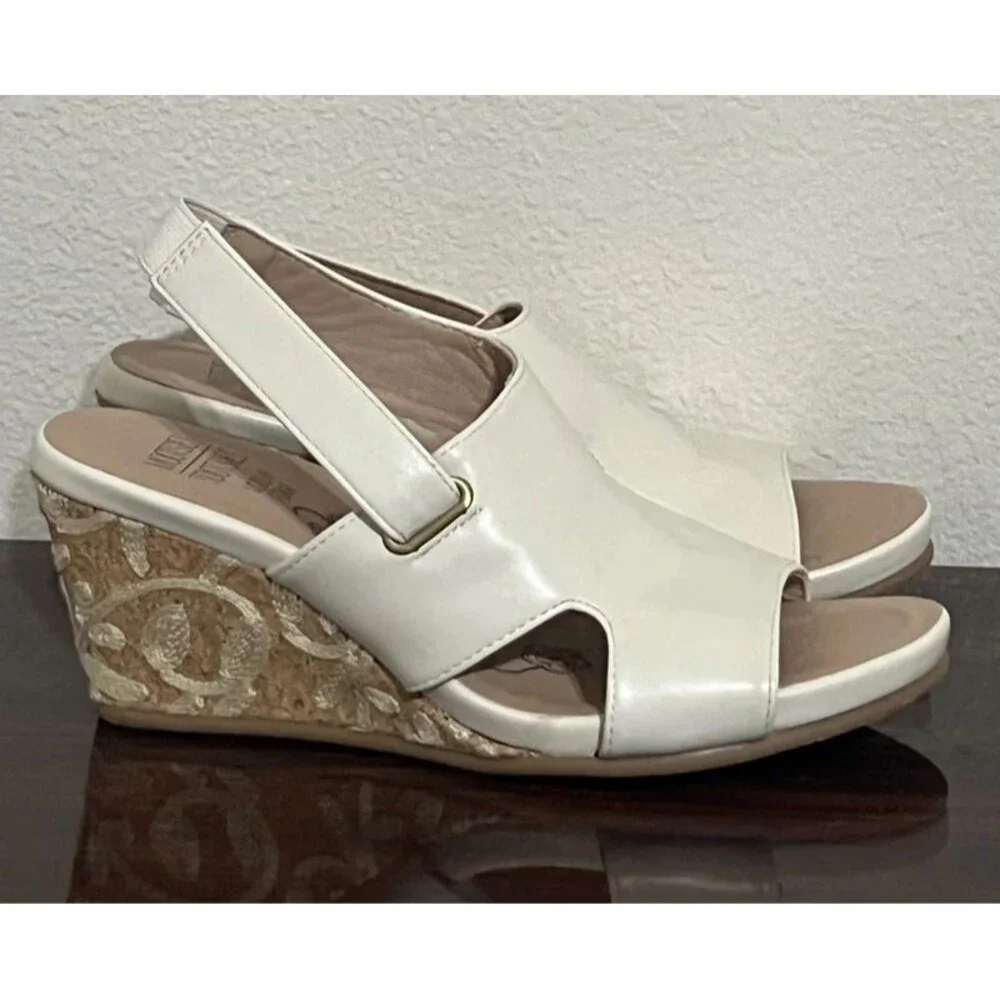 Mootsies Tootsies Cream Platform Wedge Sandals boho Heels 9M